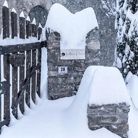 La Tour De Bed and Breakfast