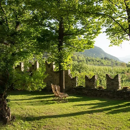La Tour De Bed & Breakfast Jovencan