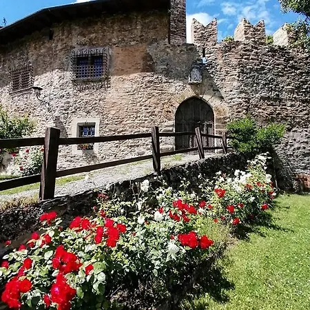 La Tour De Bed & Breakfast Jovencan