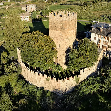 La Tour De Bed & Breakfast Jovencan