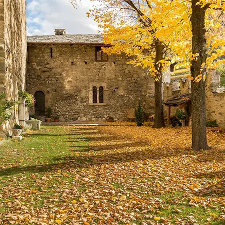 La Tour De Bed & Breakfast 4*