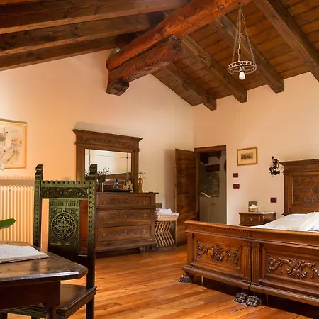 La Tour De Bed & Breakfast 4*