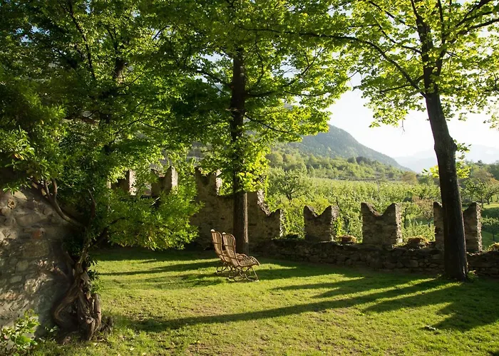 La Tour De Bed & Breakfast Jovencan